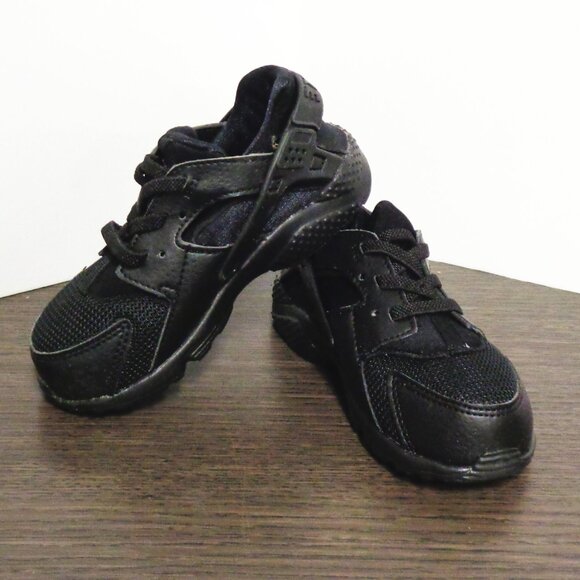 Brand New Nike Huarache Run (TD) 9c Black Sneakers. New In Box. 704950-016 F53